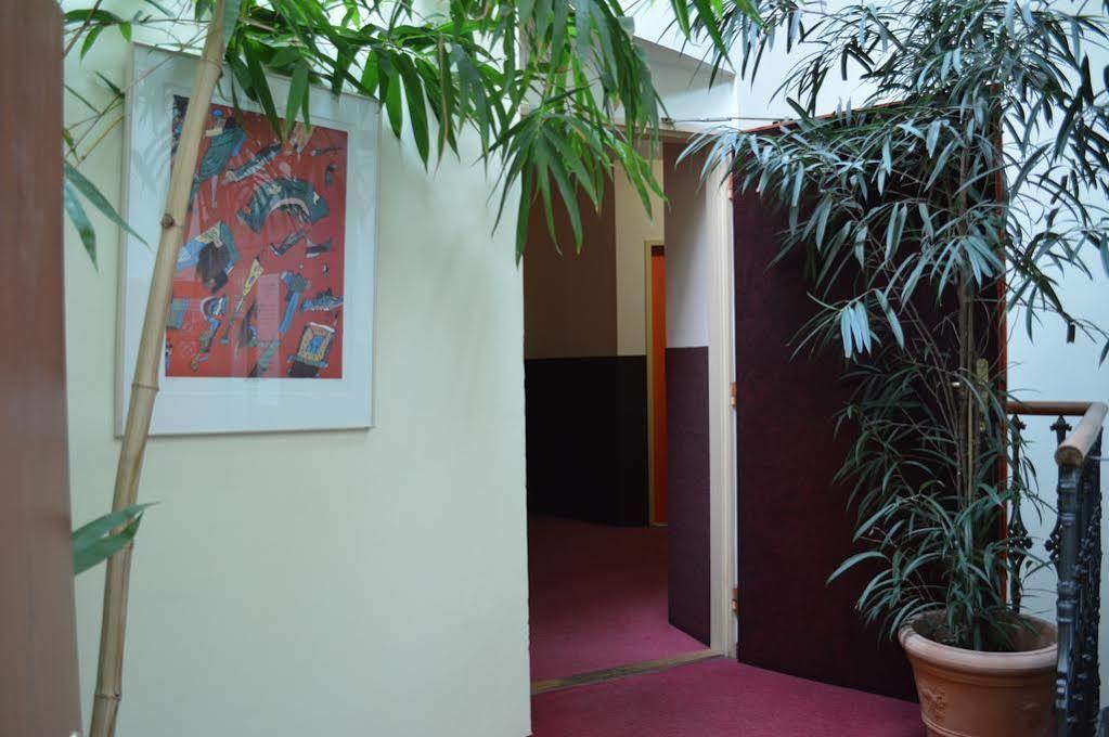A Plus Hotel & Hostel Prague Exterior photo
